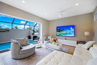 Vacation home with pool. 4 bedrooms. Sleeps 10 - Naples - 9