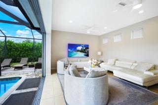 Vacation home with pool. 4 bedrooms. Sleeps 10 - Naples - 4