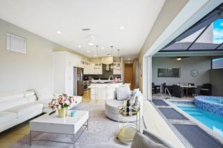 Vacation home with pool. 4 bedrooms. Sleeps 10 - Naples - 8