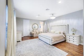 Vacation home with pool. 4 bedrooms. Sleeps 10 - Naples - 2