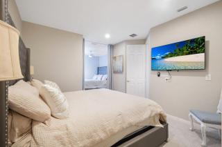 Vacation home with pool. 4 bedrooms. Sleeps 10 - Naples - 1