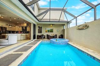 Vacation home with pool. 4 bedrooms. Sleeps 10 - Naples - 7