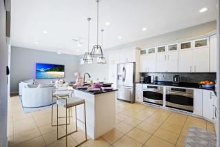 Vacation home with pool. 4 bedrooms. Sleeps 10 - Naples - 5