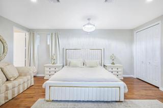 Vacation home with pool. 4 bedrooms. Sleeps 10 - Naples - 3