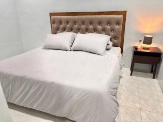 Cozy Manor with Spacious Kitchen and Tub - General Santos - 2
