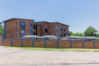 A spacious modern apartment - Kempton Park - 9