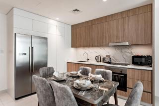 Luxury 2BR by Amber Suites at Beach Vista Tower 1, EMAAR Beachfront - 3
