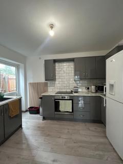 3 Bedroom House Driveway near to NEC - 6 guests - Birmingham - 1