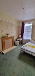 Lucruios Villa Room 3 - Hull - 8