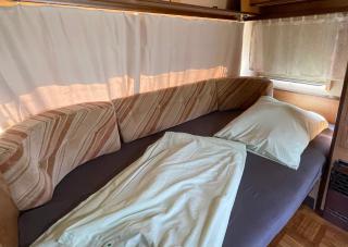 Wohnwagen mit Vorzelt auf einem Campingplatz - Affing - 5