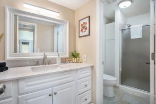 Newly Renovated Fore Seasons - Williamsburg - 5