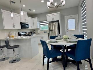 New Cozy & Spacious Apartment - Near Expressway - Mission - 9