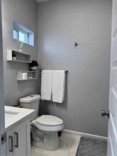 New Cozy & Spacious Apartment - Near Expressway - Mission - 4