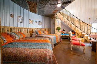 Hermann Grain Bins Chicken Run grain bin sleeps 8 - Hermann - 5