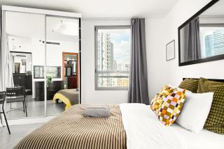 Neve Tzedek Tower 2BR Loft with Sea view Balcony, Parking, and Pool - Tel Aviv - 9