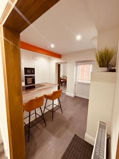 Unique 4 Bedroom House, ideal for HS2, Business People, Contractors & workers - Minworth - 3
