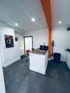Unique 4 Bedroom House, ideal for HS2, Business People, Contractors & workers - Minworth - 5