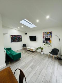 Unique 4 Bedroom House, ideal for HS2, Business People, Contractors & workers - Minworth - 9