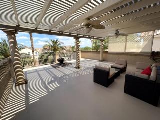 Big 4 Bedroom Property with a Pool - 3