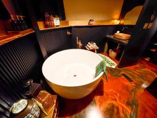 UpCountree Cabins Romantic Treehouse & Luxury Glamping - Point - 3