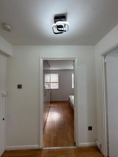 One Bedroom Furnished Flat - Goodmayes - 5
