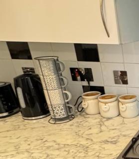 One Bedroom Furnished Flat - Goodmayes - 2
