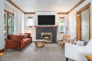 Cozy Boho Retreat Blocks from UNMC - Omaha - 7