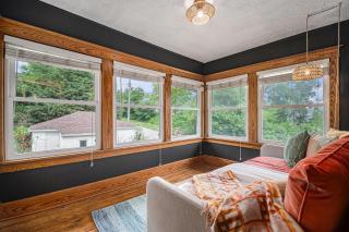 Cozy Boho Retreat Blocks from UNMC - Omaha - 9