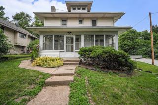 Cozy Boho Retreat Blocks from UNMC - Omaha - 4