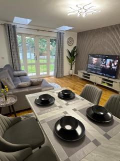 Park Villa, Stevenage - Shephall - 6