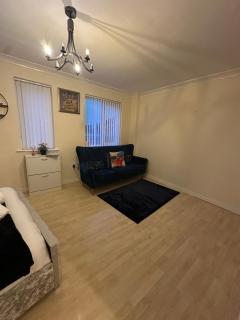 Double bed Studio Fast WiFi,Netflix, No deposit Required - Birmingham - 3