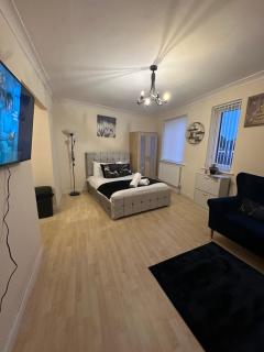 Double bed Studio Fast WiFi,Netflix, No deposit Required - Birmingham - 0