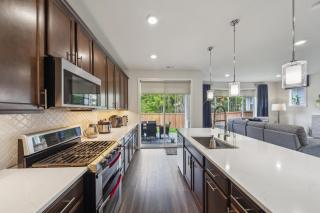 Serene Port Orchard Retreat - 3BR 3BA with Trails and Amazing Views - Port Orchard - 2