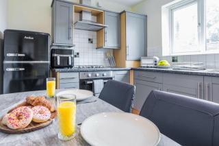 Pinfold Court Apartments - Knowsley - 2