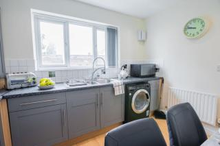 Pinfold Court Apartments - Knowsley - 6