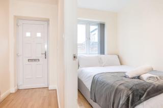 Pinfold Court Apartments - Knowsley - 8