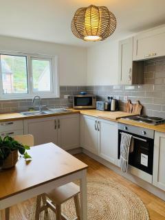 Lovely two bed flat with a sea view next to beach - Porthtowan - 3