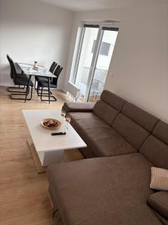 Topoľčianska Apartment Bratislava - Free Garage Parking & 10min Tram to Center - 7