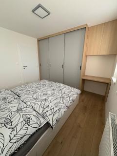 Topoľčianska Apartment Bratislava - Free Garage Parking & 10min Tram to Center - 3