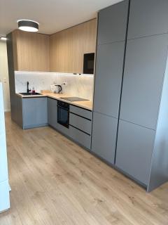 Topoľčianska Apartment Bratislava - Free Garage Parking & 10min Tram to Center - 2