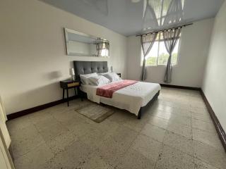 ACOGEDOR APARTAMENTO DISPONIBLE eN CALARCA QUINDIO EXCELENTE UBICACION EN CONJUNTO CERRADO 2 HABITACIONES PARKING BIEN EQUIPADO - Calarcá - 2