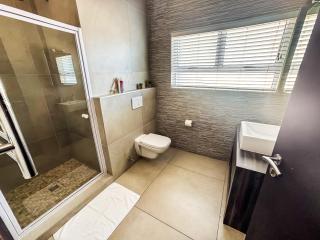 Chinook 3 Bedroom Penthouse Apartment - Swakopmund - 3