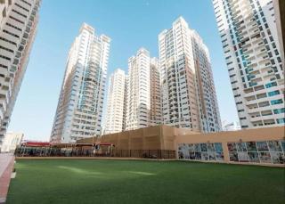 Well Furnished 2 bhk Apartment - Next to the beach with pool,gym, garden, kids play area, learning centre,shops, cafe, Restaurants etc - 8