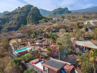 Private 5-Bedroom Compound with Pool Tepoztlán Retreat - Tepoztlán - 0