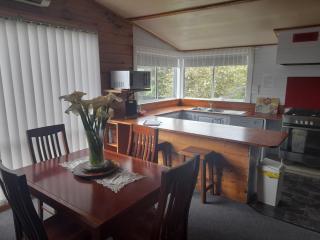 Three Bedroom Escape with Room to Roam - Rocky Cape - 8