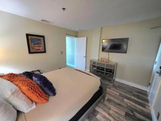 Wake Up To Waves 1 BR Direct Oceanfront, 1st Floor - Daytona Beach - 9