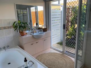 Coastal Escape - Maroochydore - 2