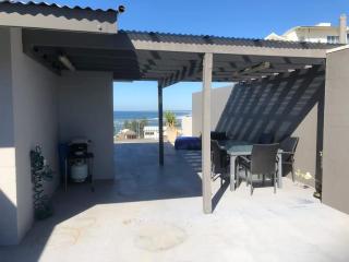 Location at Its Best - Ocean Views & Private Rooftop - Caloundra - 8