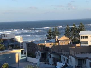 Location at Its Best - Ocean Views & Private Rooftop - Caloundra - 3