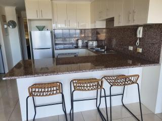 Location at Its Best - Ocean Views & Private Rooftop - Caloundra - 1
